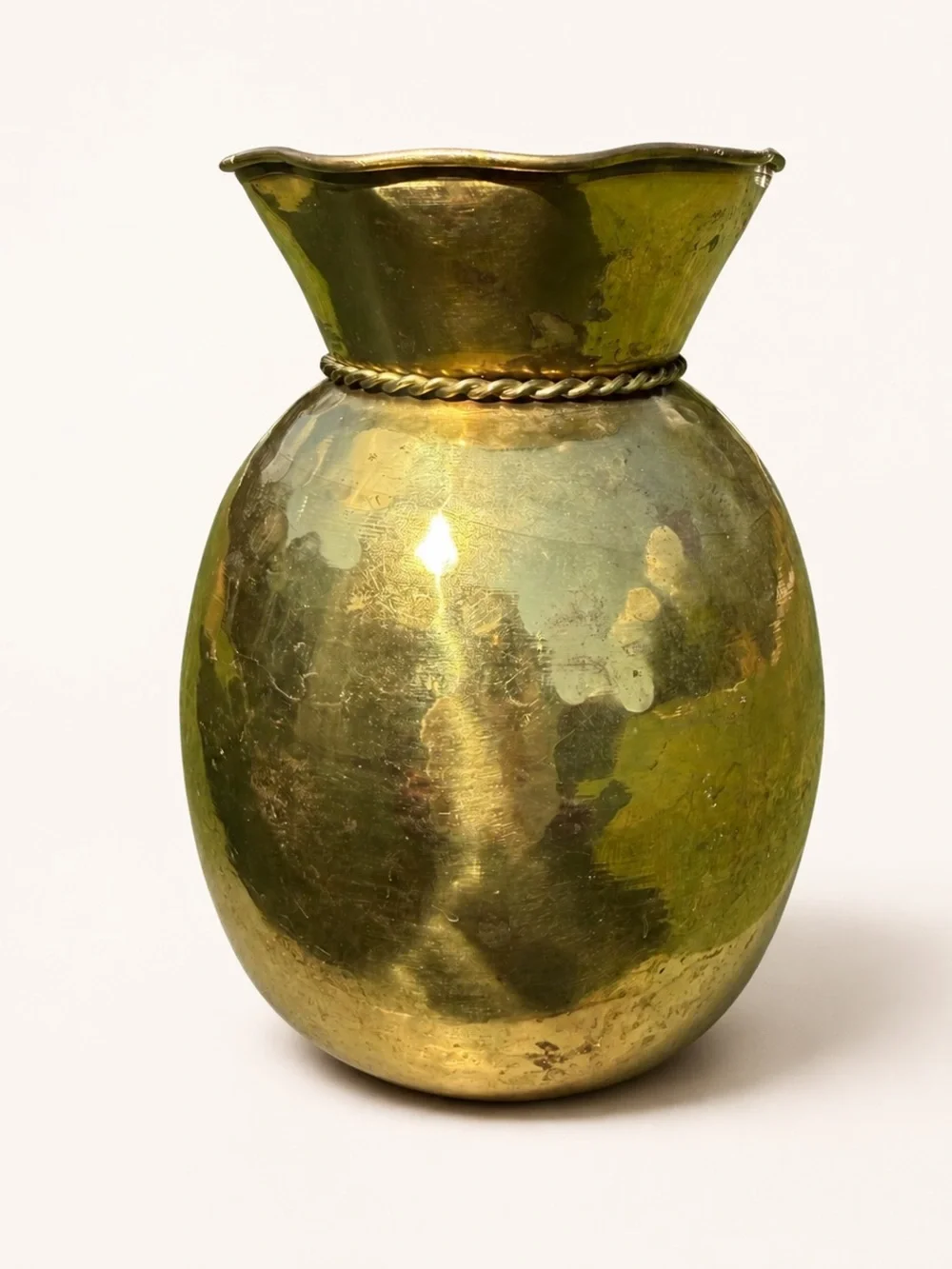 Vintage Brass Vase India 7.5” Twisted Rope Tassel Scalloped Rim Old World Decor